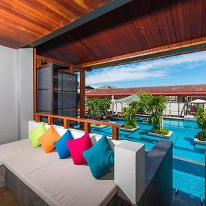 Deluxe King or Twin Room Pool Access